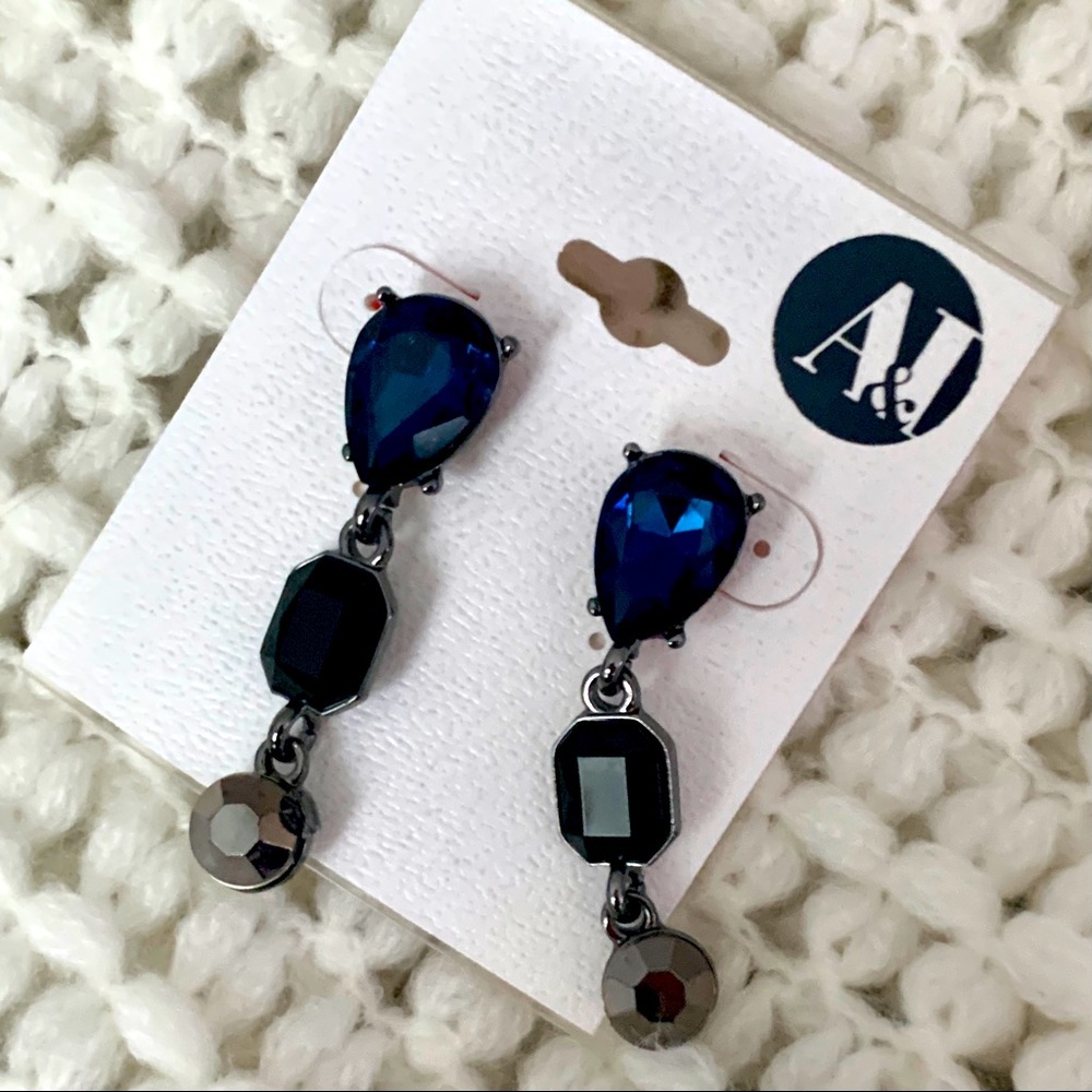 A&I NWT Dressy Faceted Glass stone earrings
